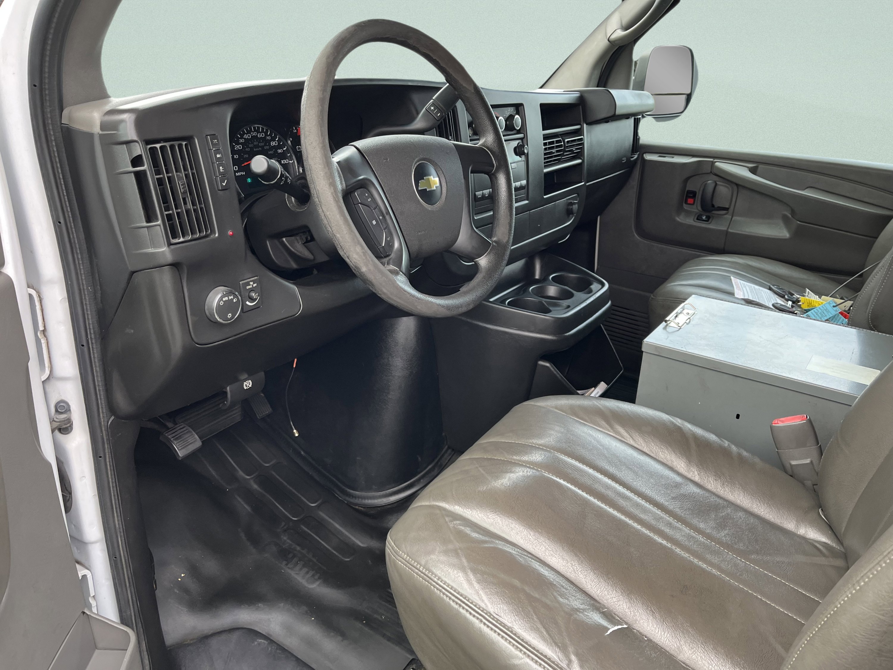 Used 2014 Chevrolet Express 3500 Extended RWD image 11