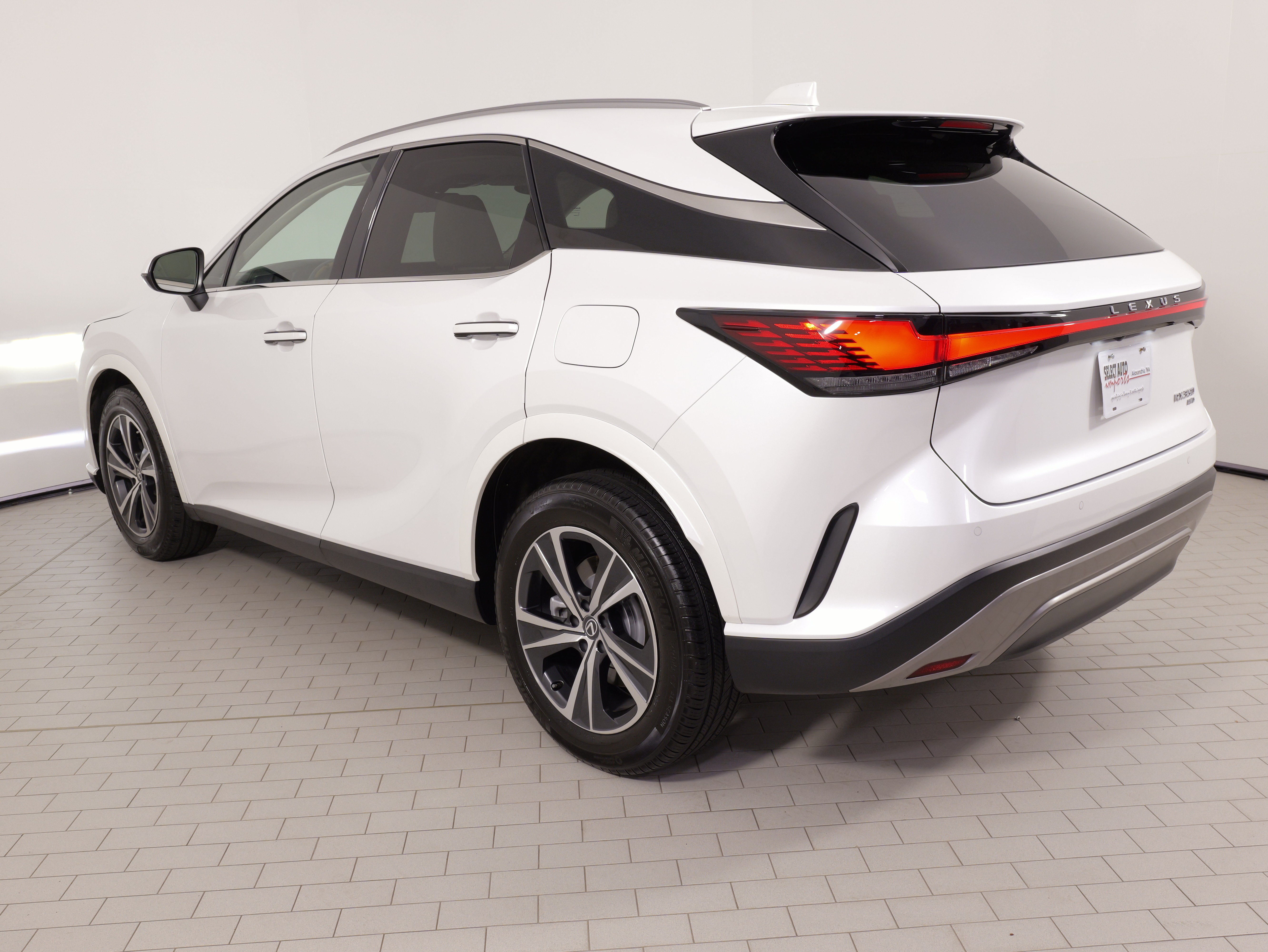 Used 2024 Lexus RX 350 Premium w/ Cold Area Package AWD/4WD image 17