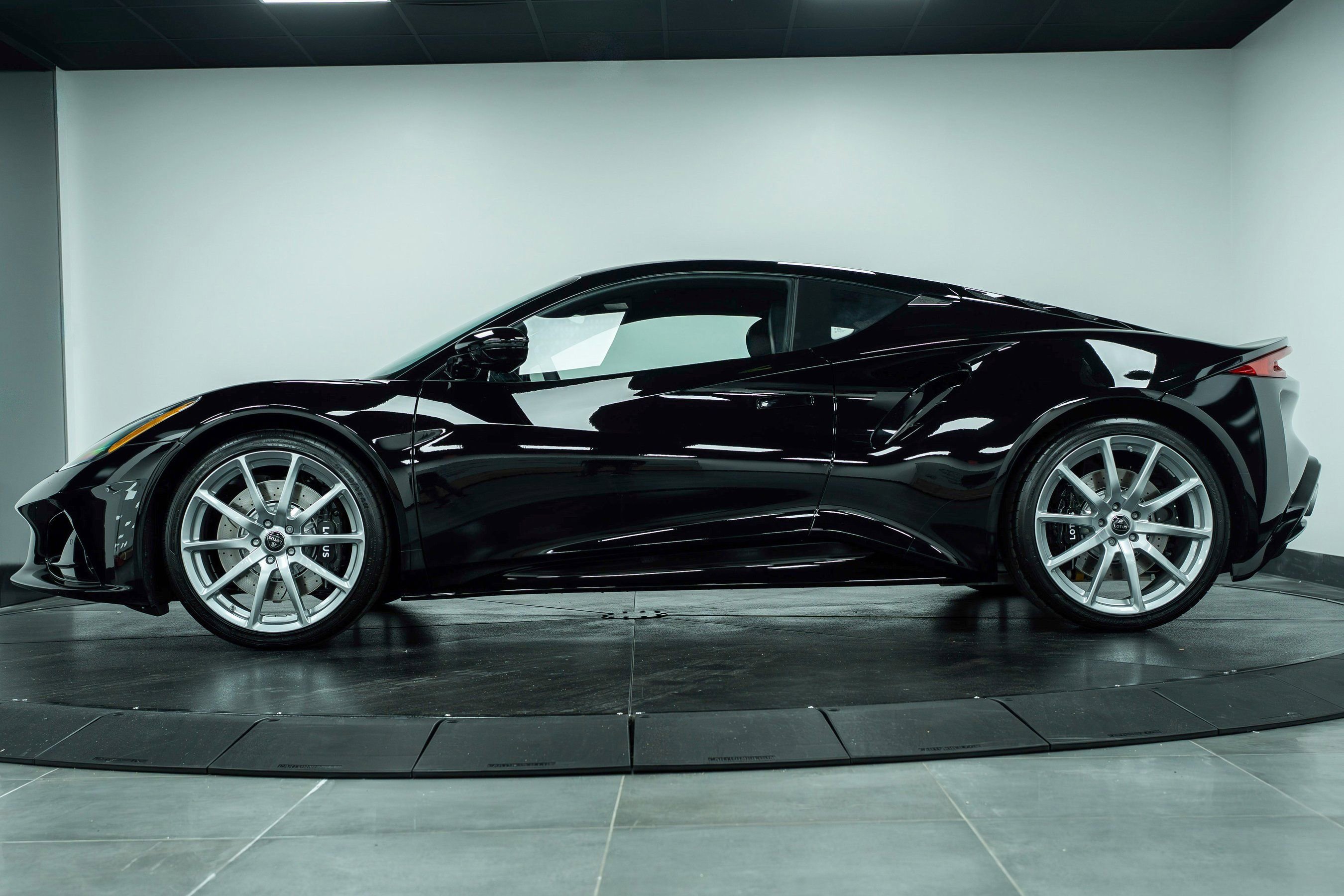 New 2025 Lotus Emira image 38