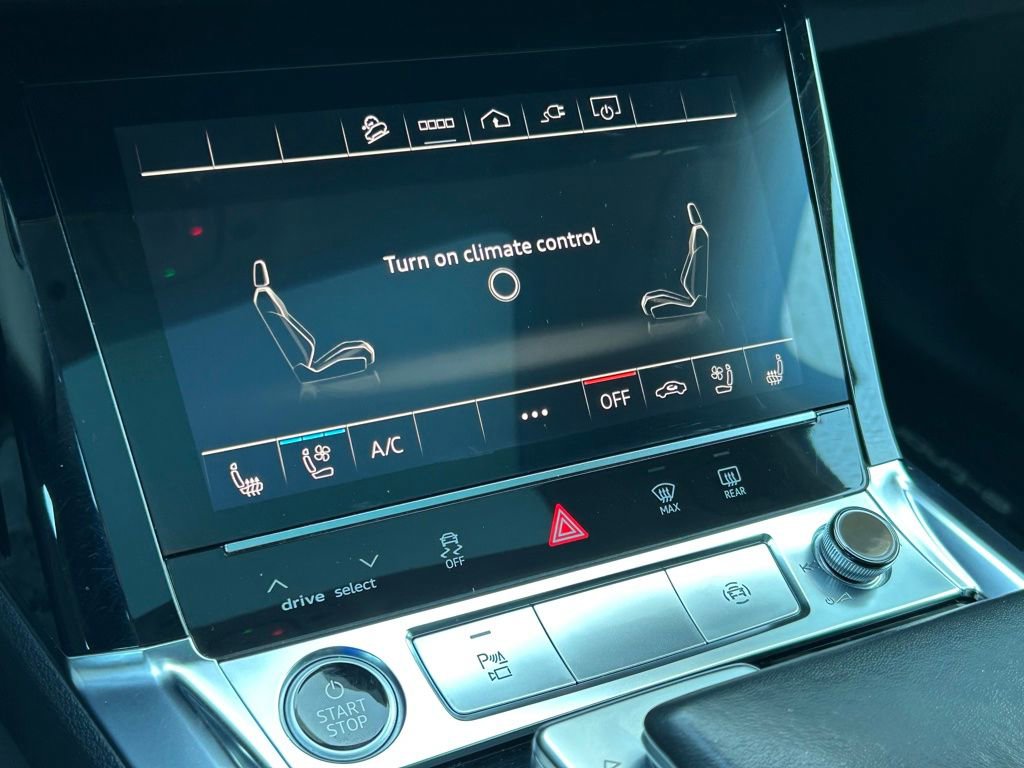 Used 2022 Audi e-tron Premium Plus w/ Premium Plus Package image 27