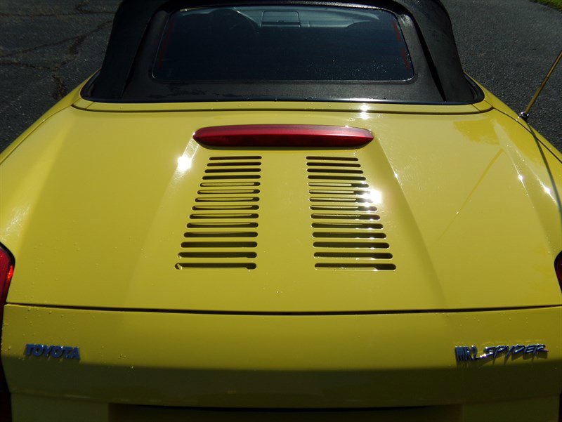 Used 2004 Toyota MR2 image 7