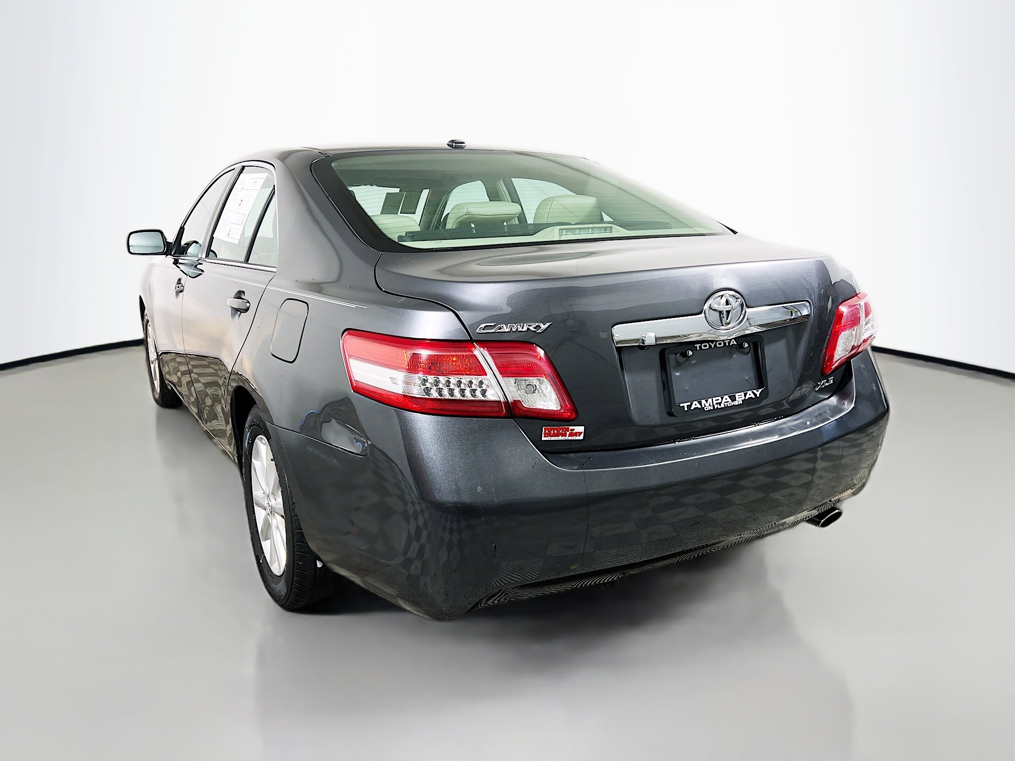 Used 2011 Toyota Camry XLE w/ SE/XLE Extra-Value Pkg image 8