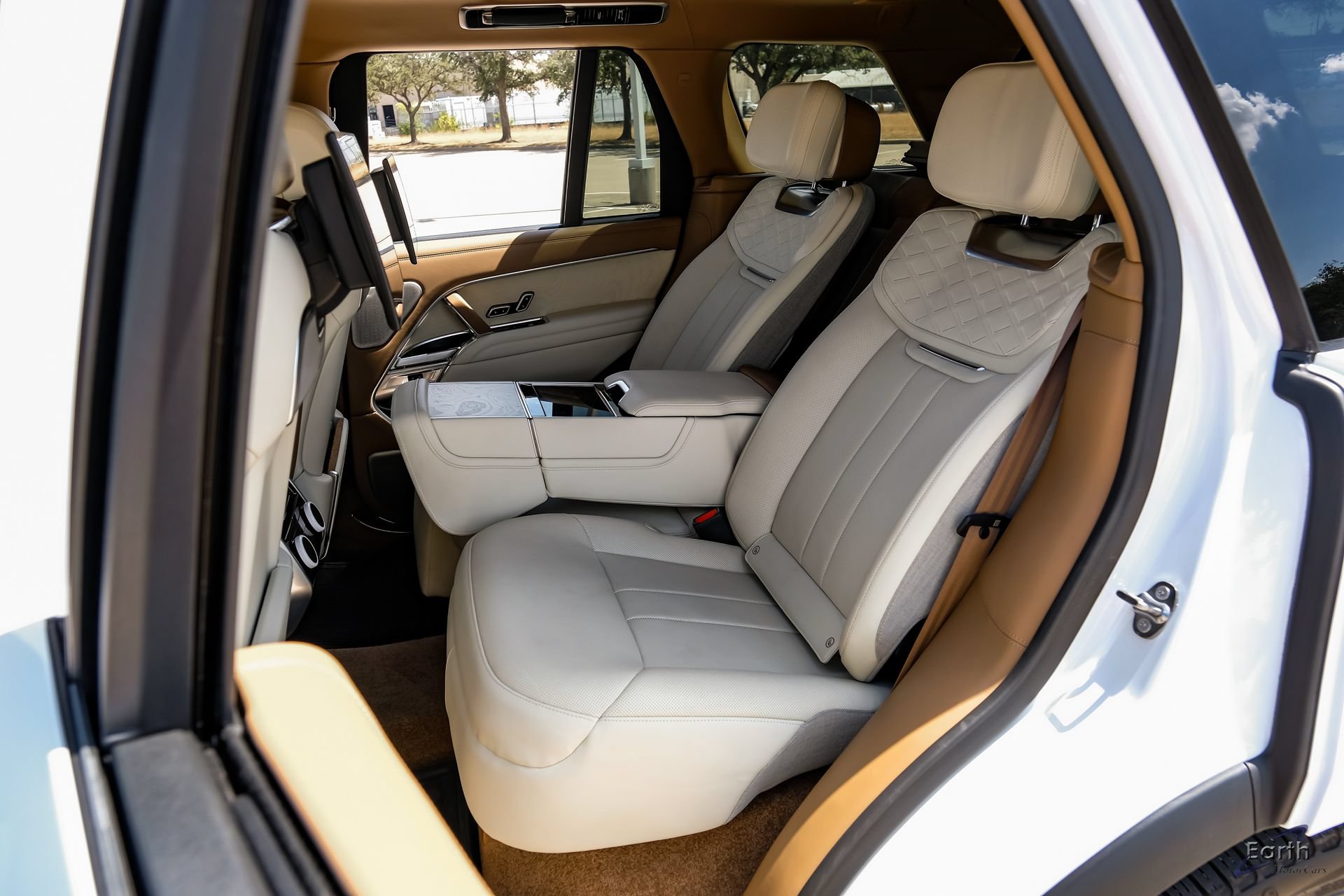 Used 2024 Land Rover Range Rover SV AWD/4WD image 64