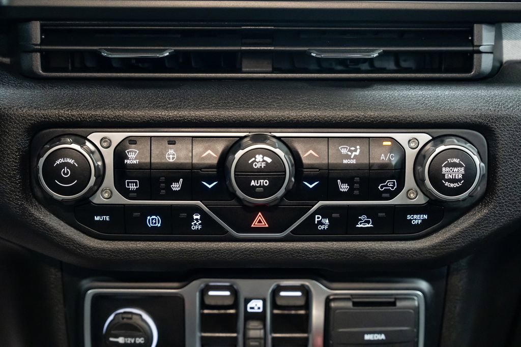 Used 2024 Jeep Wrangler Unlimited image 12