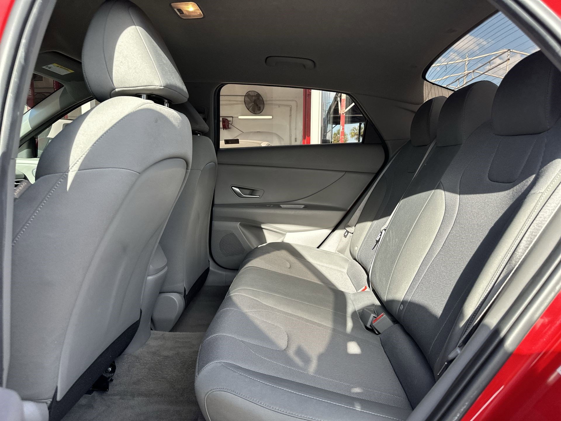 Used 2022 Hyundai Elantra SE FWD image 21