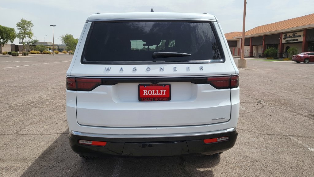 Used 2024 Jeep Wagoneer Series III AWD/4WD image 10