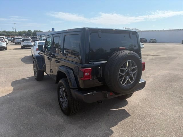 Used 2025 Jeep Wrangler Unlimited Sahara AWD/4WD image 4