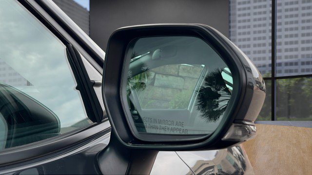 Used 2025 Toyota Camry LE image 3