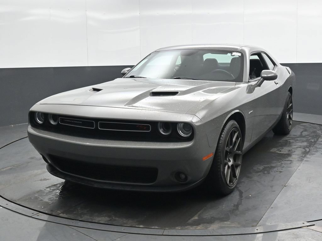 Used 2017 Dodge Challenger R/T RWD image 8