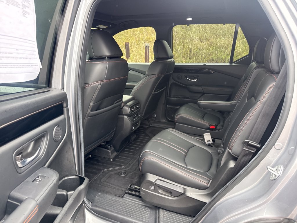 Used 2025 Honda Pilot TrailSport image 20