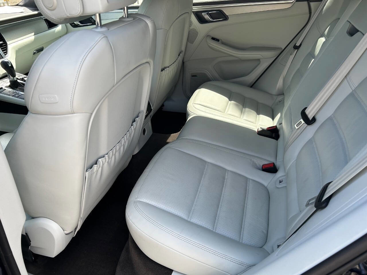 Used 2017 Porsche Macan Turbo image 14