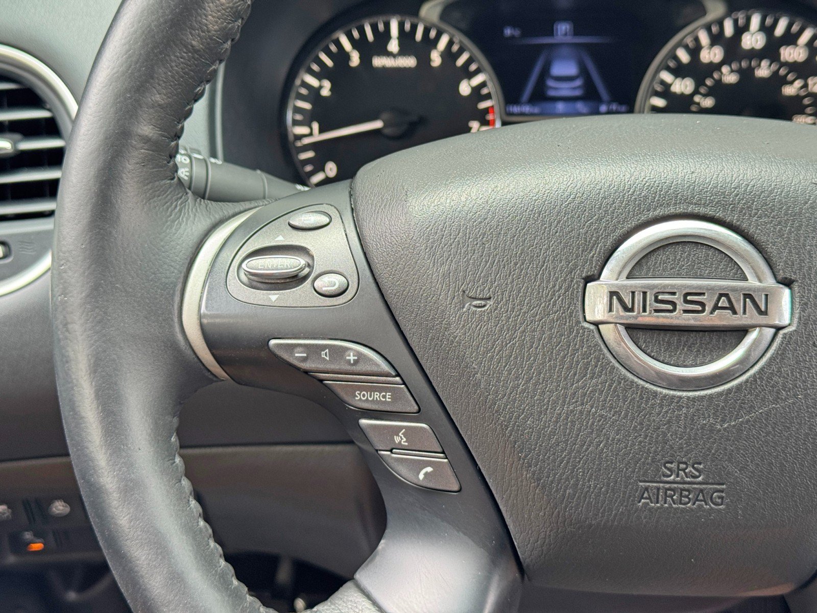 Used 2020 Nissan Pathfinder Platinum FWD image 19