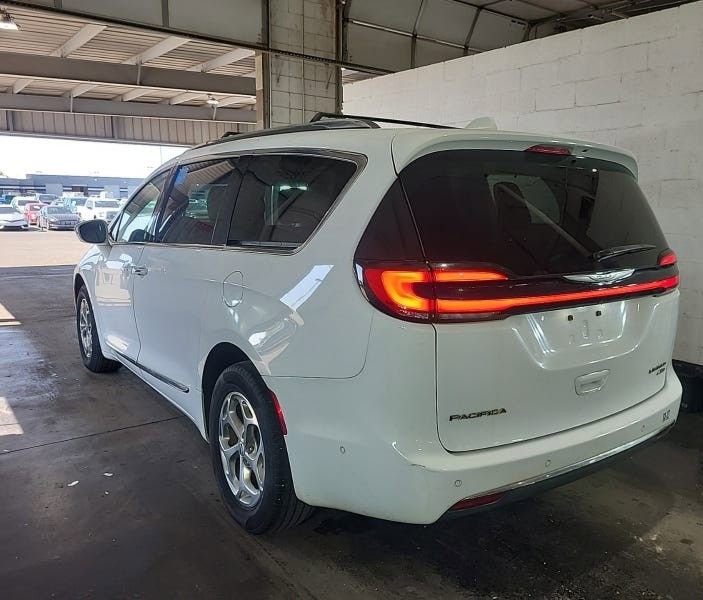 Used 2021 Chrysler Pacifica Limited w/ Premium & Safety Sphere Group AWD/4WD image 5