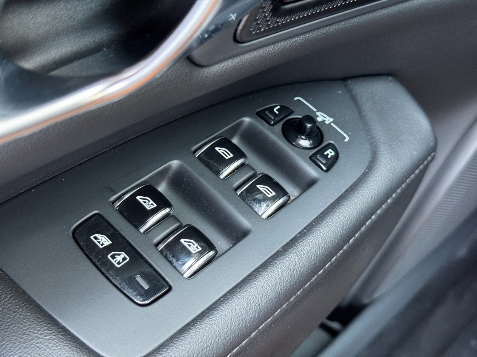 Used 2023 Volvo S90 B6 Plus w/ Protection Package Premier image 15