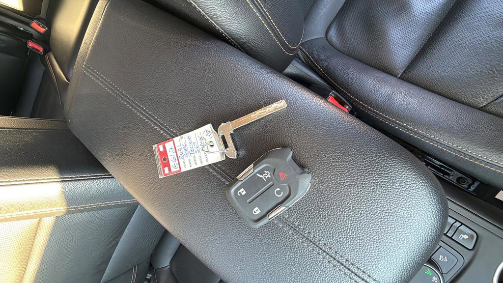 Used 2021 GMC Terrain SLT w/ Elevation Edition image 25