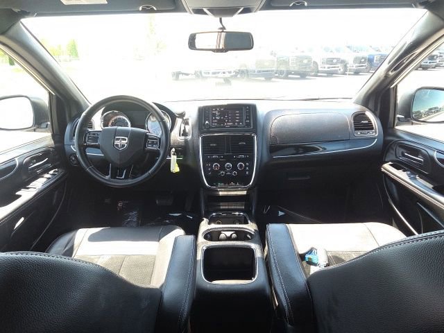 Used 2017 Dodge Grand Caravan SXT w/ Blacktop Package FWD image 21