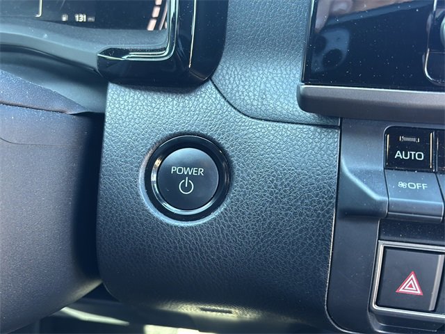 Used 2025 Toyota Camry SE image 31