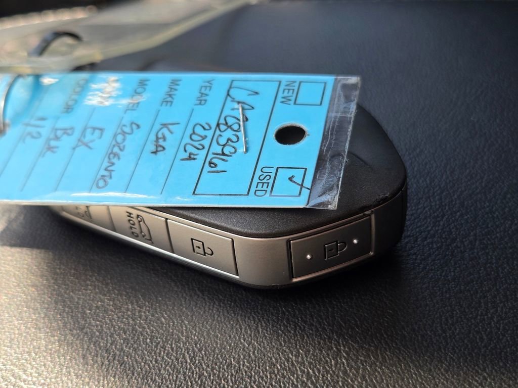 Certified 2024 Kia Sorento EX w/ Panoramic Sunroof Package image 37