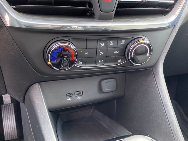 Used 2025 Buick Encore GX Preferred w/ Comfort Package FWD image 12