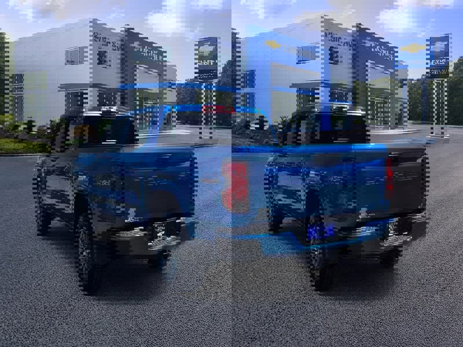 Certified 2023 Chevrolet Colorado LT w/ LT Convenience Package II AWD/4WD image 4