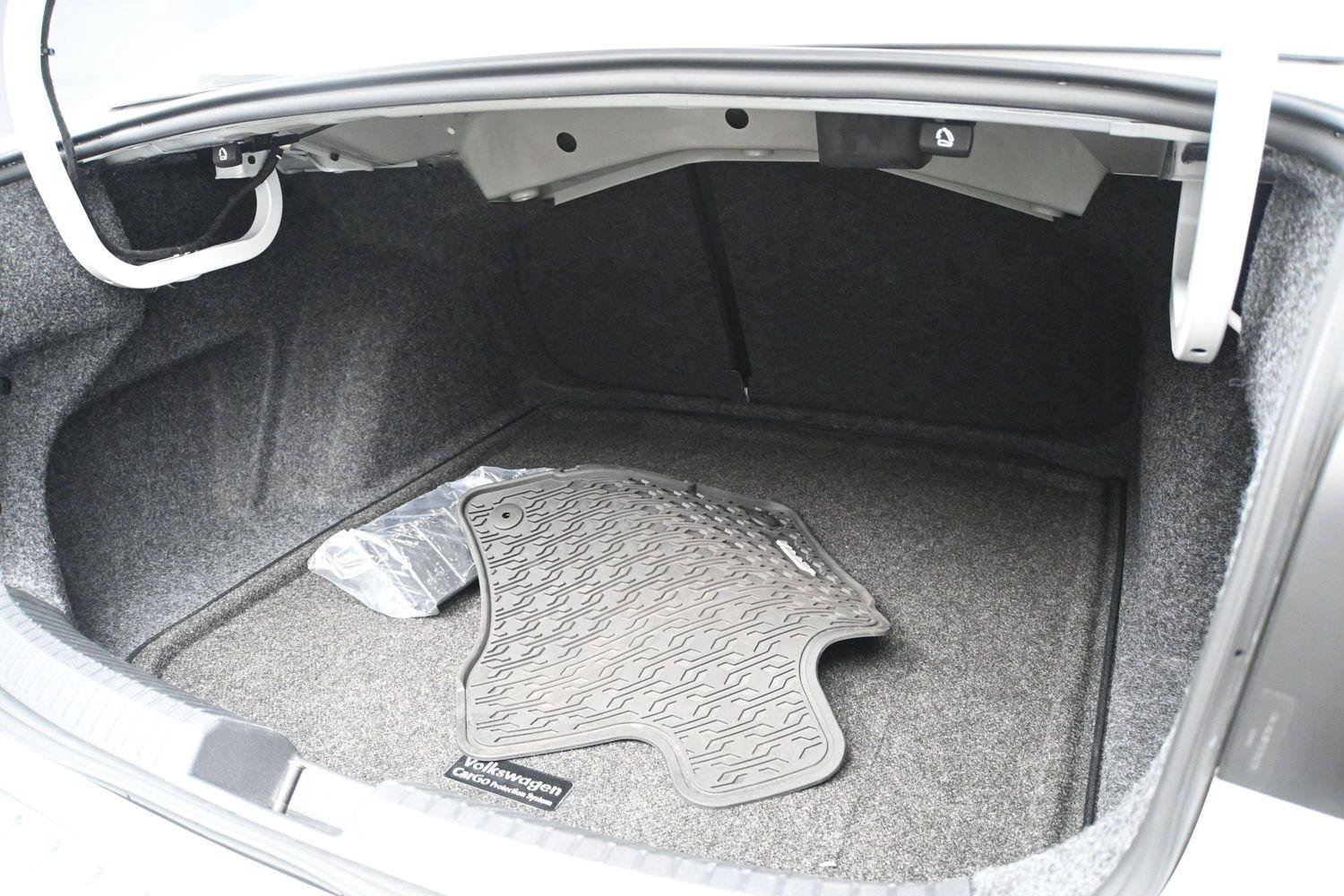 Used 2023 Volkswagen Jetta SE w/ Panoramic Sunroof Package FWD image 11