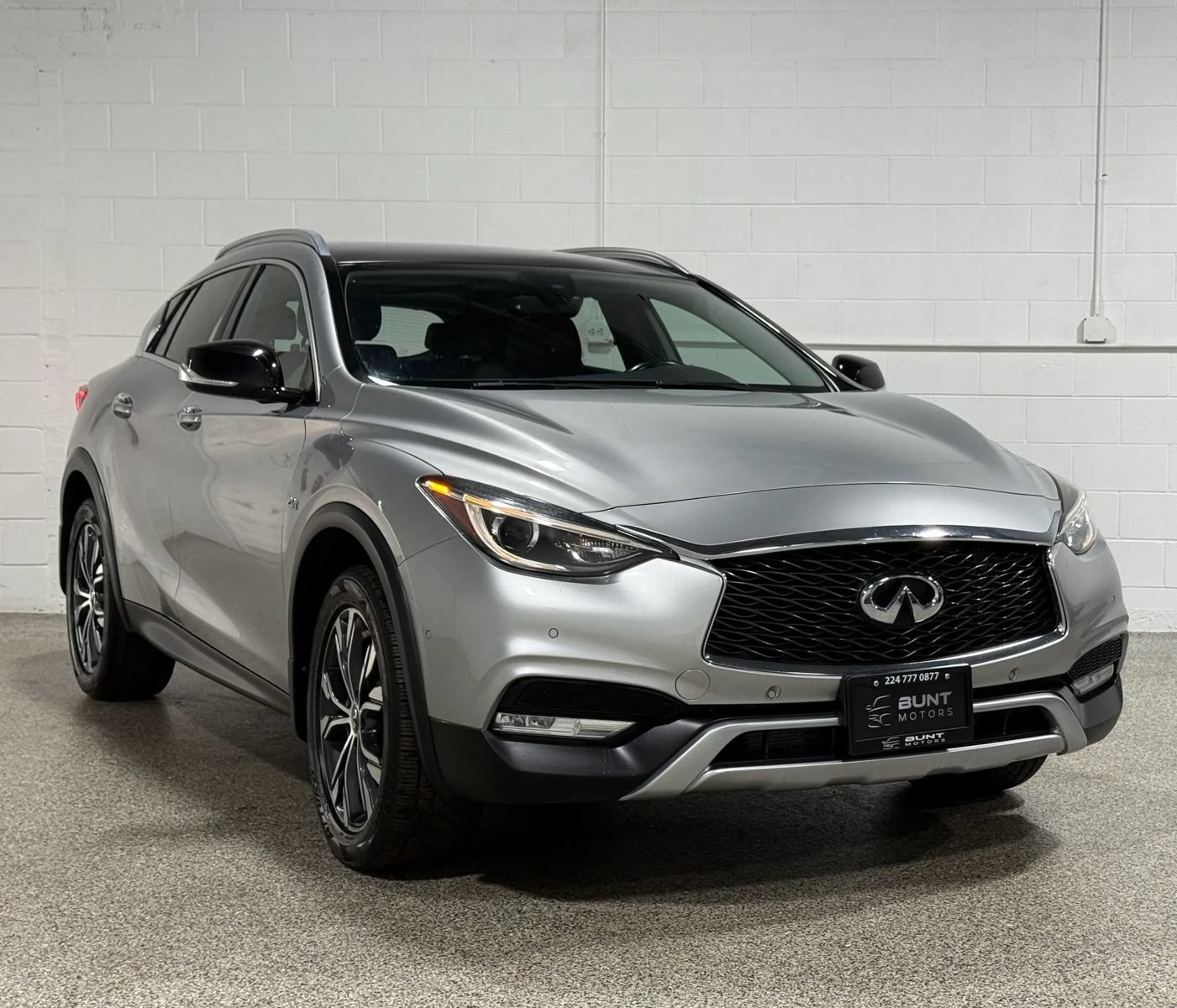 Used 2017 INFINITI QX30 Premium w/ Navigation Package AWD/4WD image 4