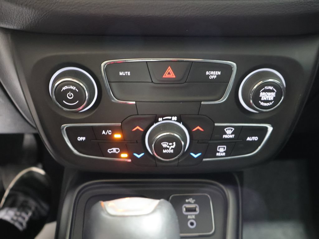 Used 2017 Jeep Compass Trailhawk w/ Leather Interior Group AWD/4WD image 32