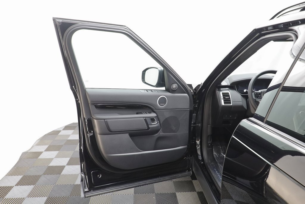 Certified 2025 Land Rover Discovery S image 5