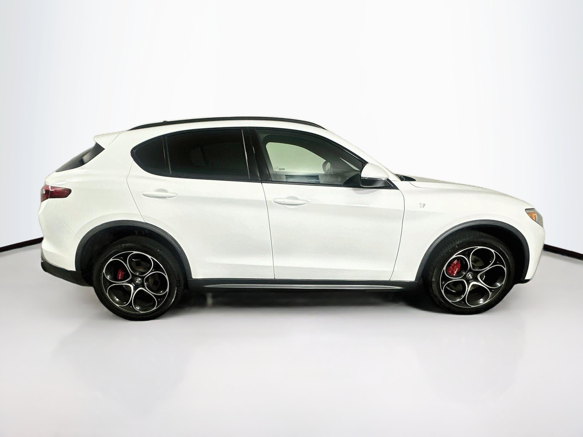 Used 2023 Alfa Romeo Stelvio Ti AWD/4WD image 10