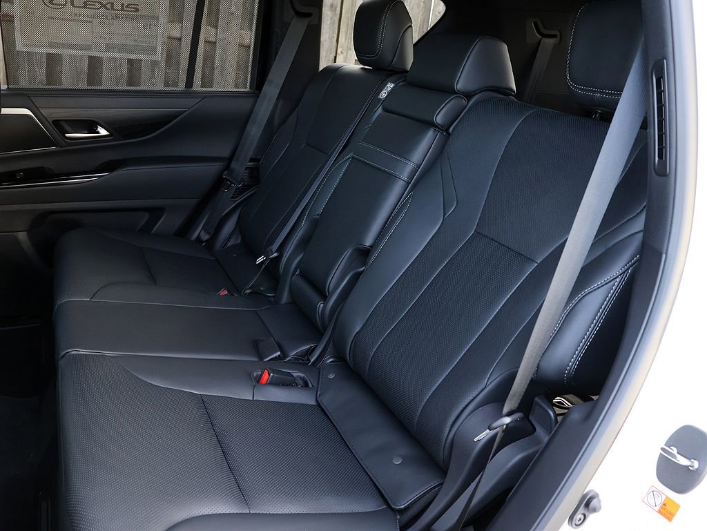 New 2026 Lexus LX 600 4WD w/ Premium Package image 13