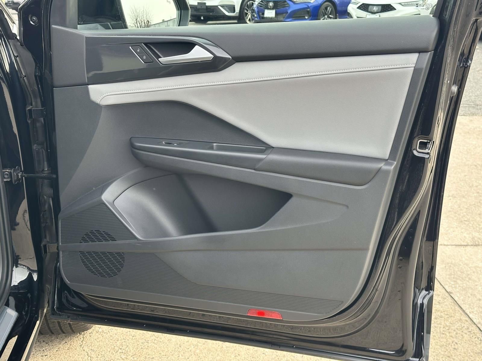 Certified 2023 Volkswagen Taos SEL image 9