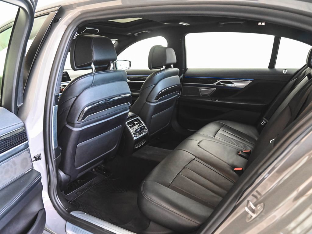 Used 2022 BMW 740i xDrive w/ M Sport Package AWD/4WD image 35