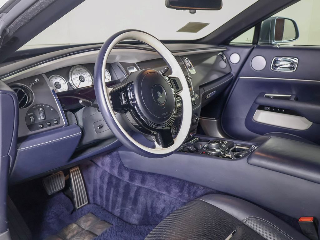Used 2018 Rolls-Royce Dawn RWD image 4