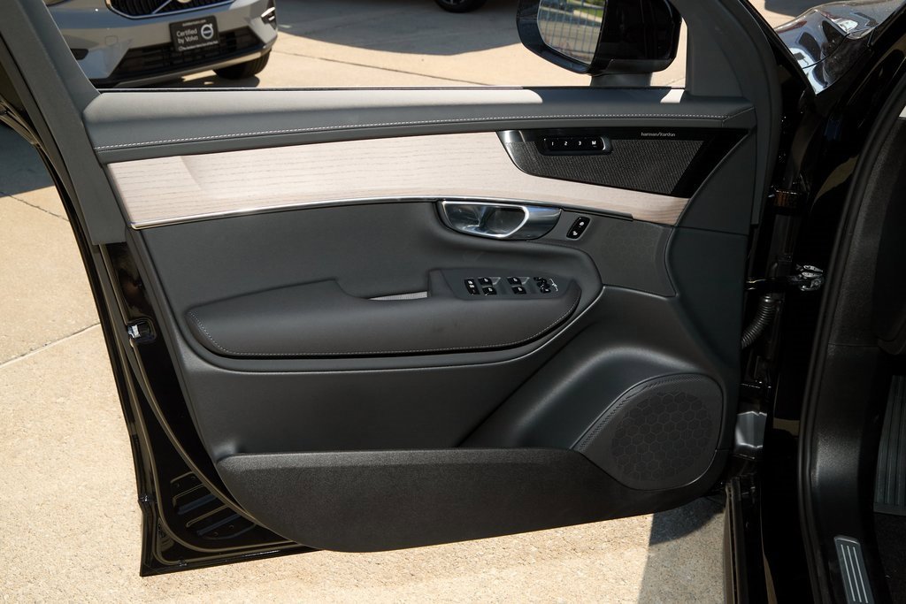 New 2026 Volvo XC90 B6 Plus w/ Protection Package Premier image 18