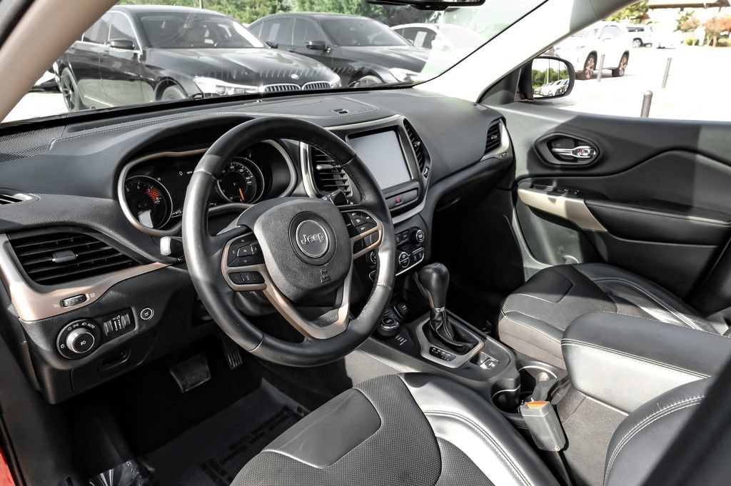 Used 2017 Jeep Cherokee Limited w/ Luxury Group AWD/4WD image 12