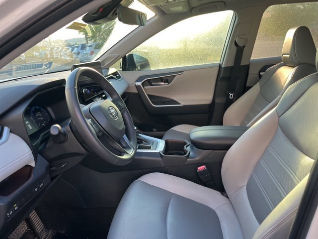 Used 2025 Toyota RAV4 Limited FWD image 7