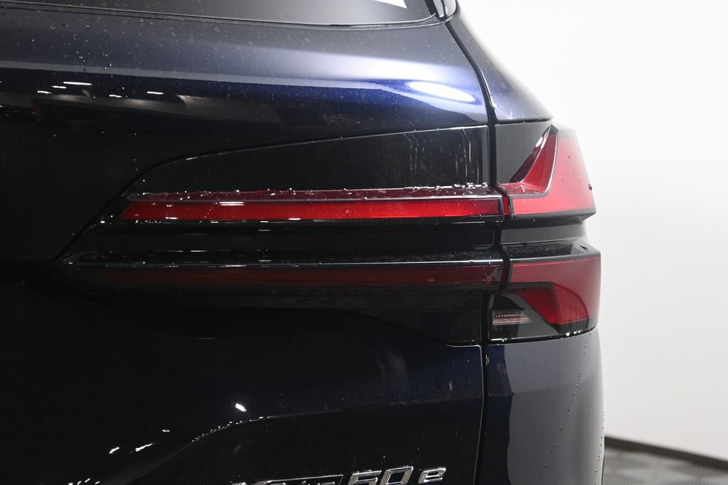 New 2026 BMW X5 xDrive50e w/ M Sport Package AWD/4WD image 13