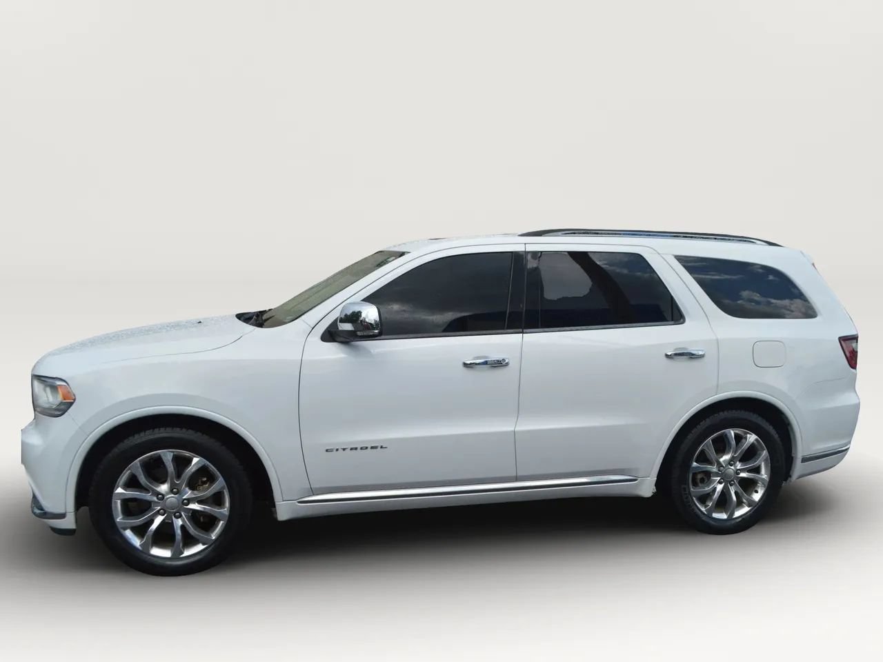 Used 2017 Dodge Durango Citadel w/ Premium Entertainment Group RWD image 5