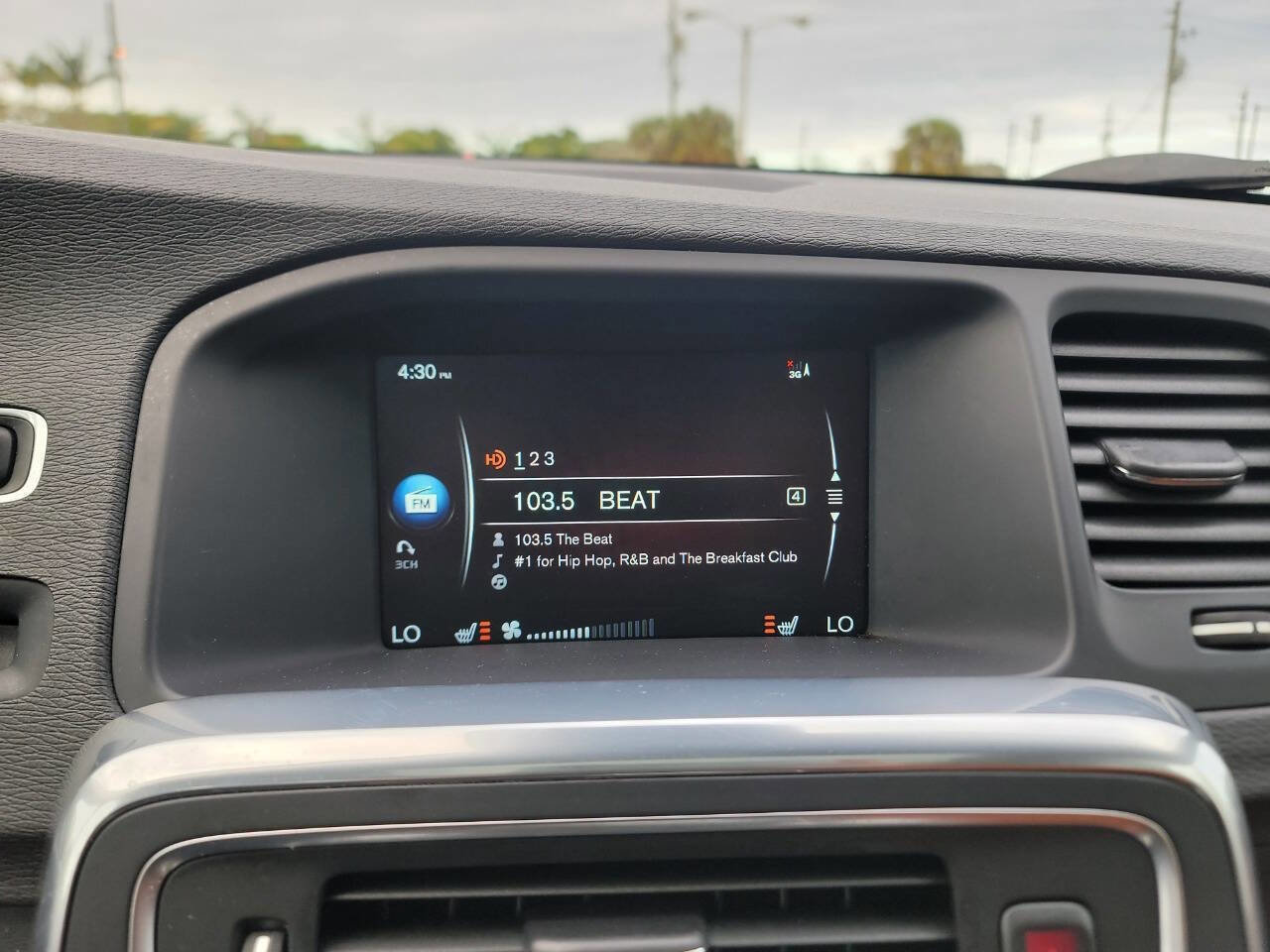 Used 2015 Volvo V60 T5 Platinum image 16