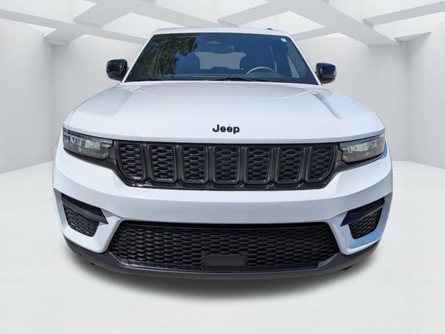 Used 2024 Jeep Grand Cherokee Altitude image 11