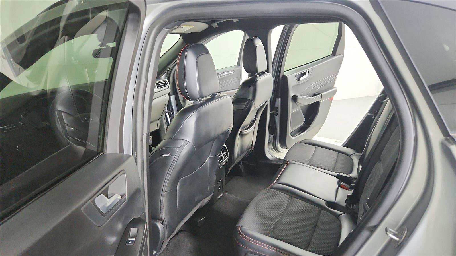 Used 2024 Ford Escape ST-Line image 17