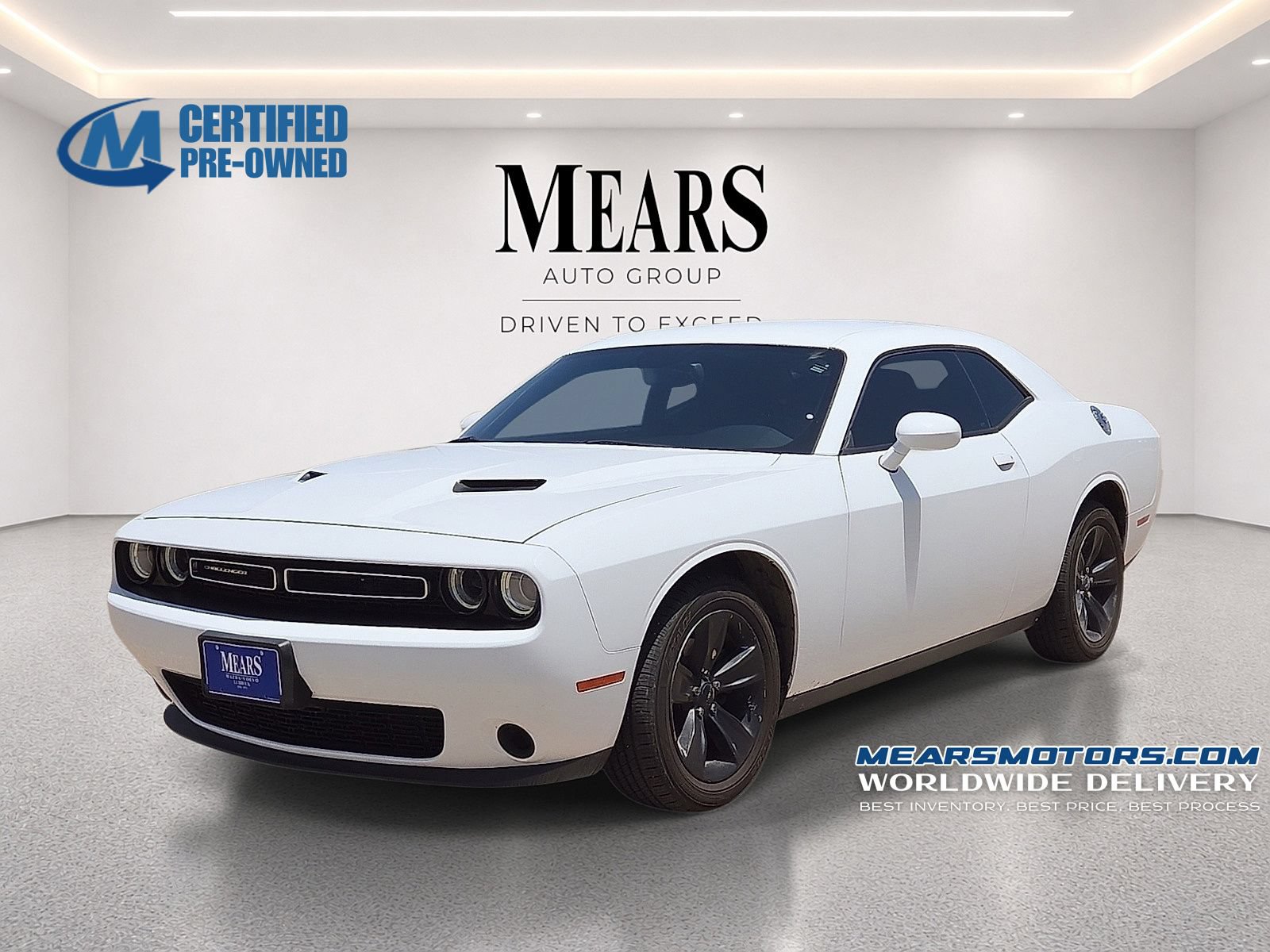 Used 2016 Dodge Challenger SXT RWD image 1