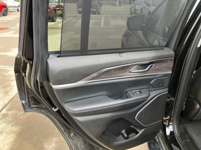 Used 2024 Jeep Grand Cherokee Limited w/ Luxury Tech Group II AWD/4WD image 17