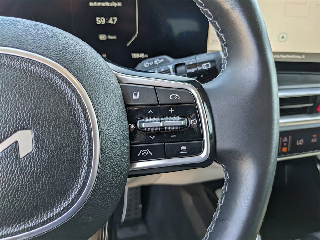 Certified 2025 Kia Sorento SX image 36