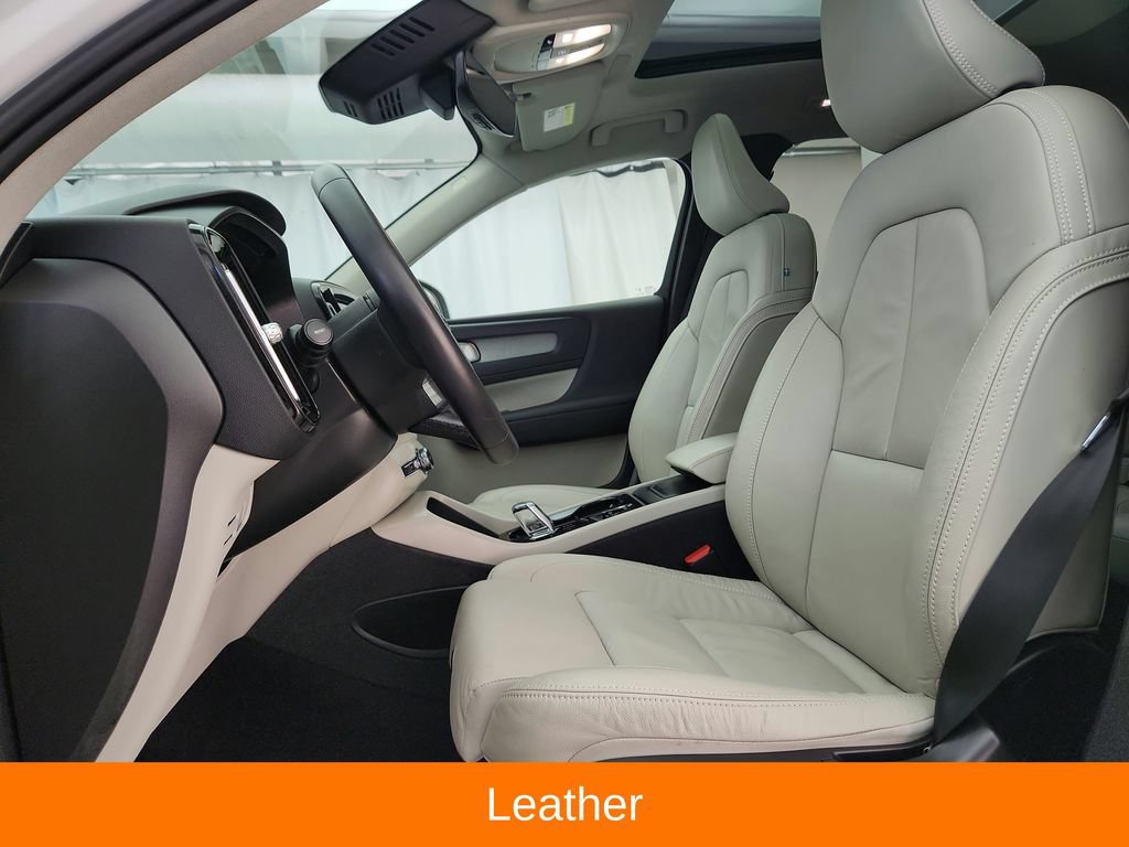 Used 2023 Volvo XC40 B5 Plus AWD/4WD image 11