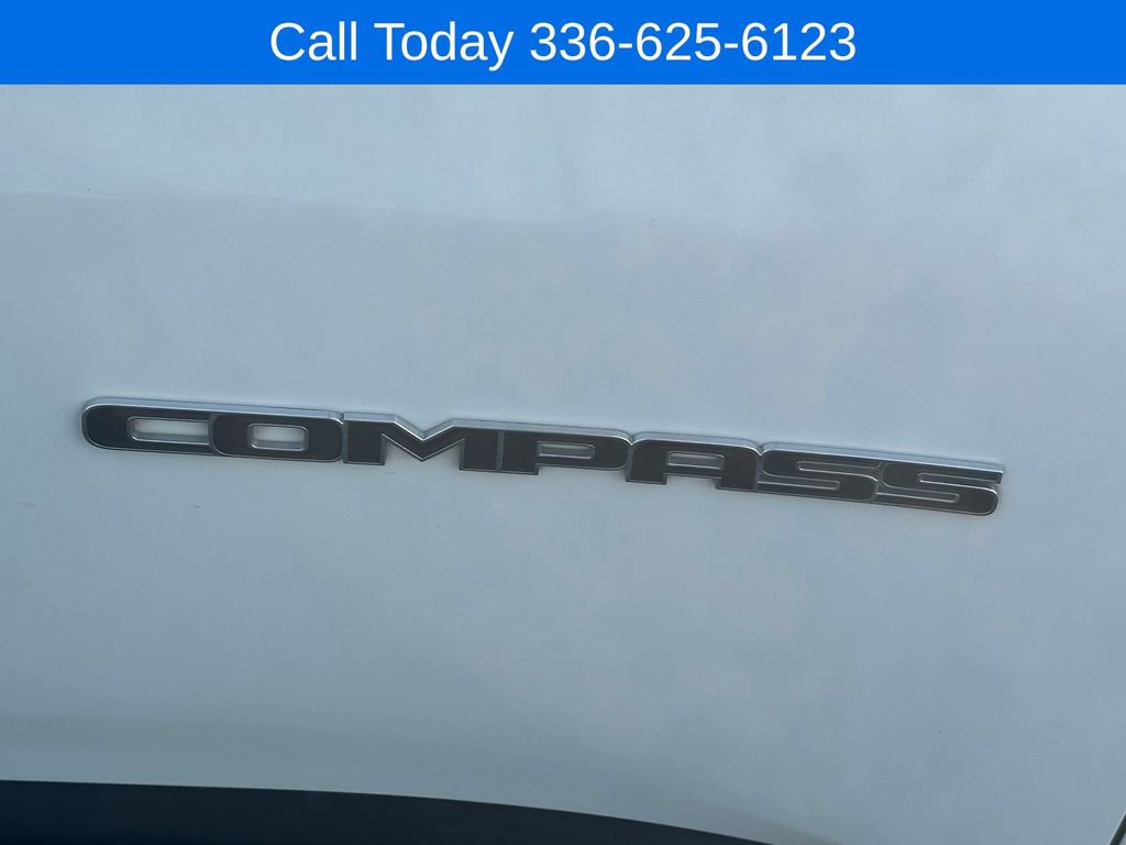 Used 2025 Jeep Compass Limited AWD/4WD image 12