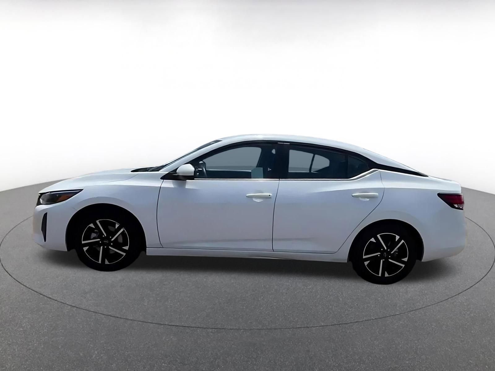 Used 2025 Nissan Sentra SV FWD image 9