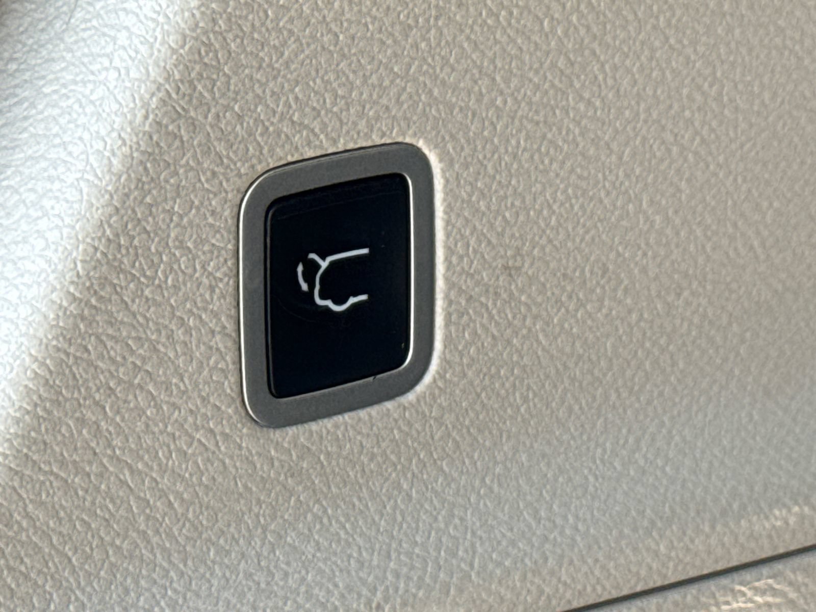 Used 2023 Chrysler Pacifica Touring-L FWD image 19