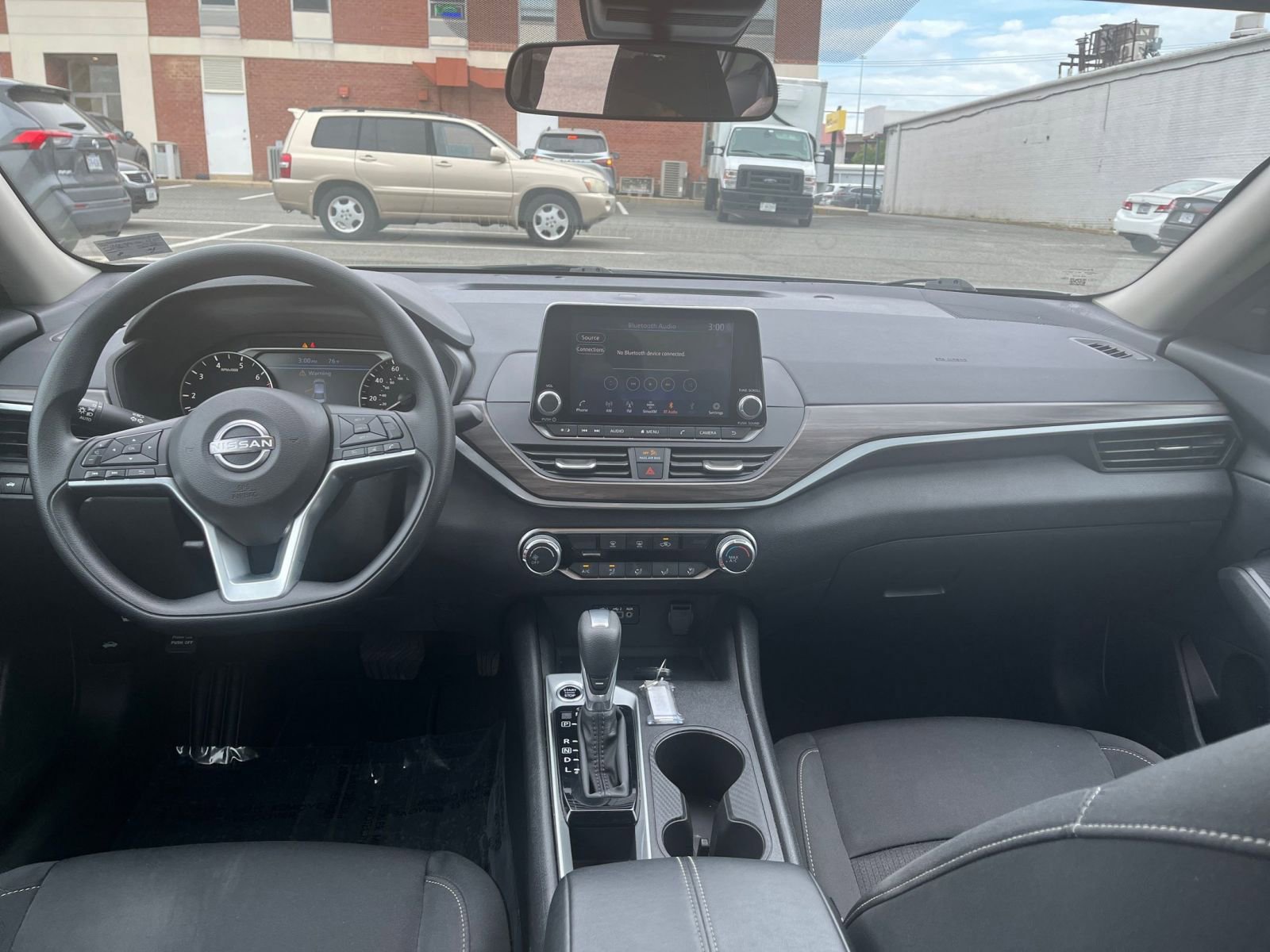 Used 2025 Nissan Altima 2.5 SV FWD image 34