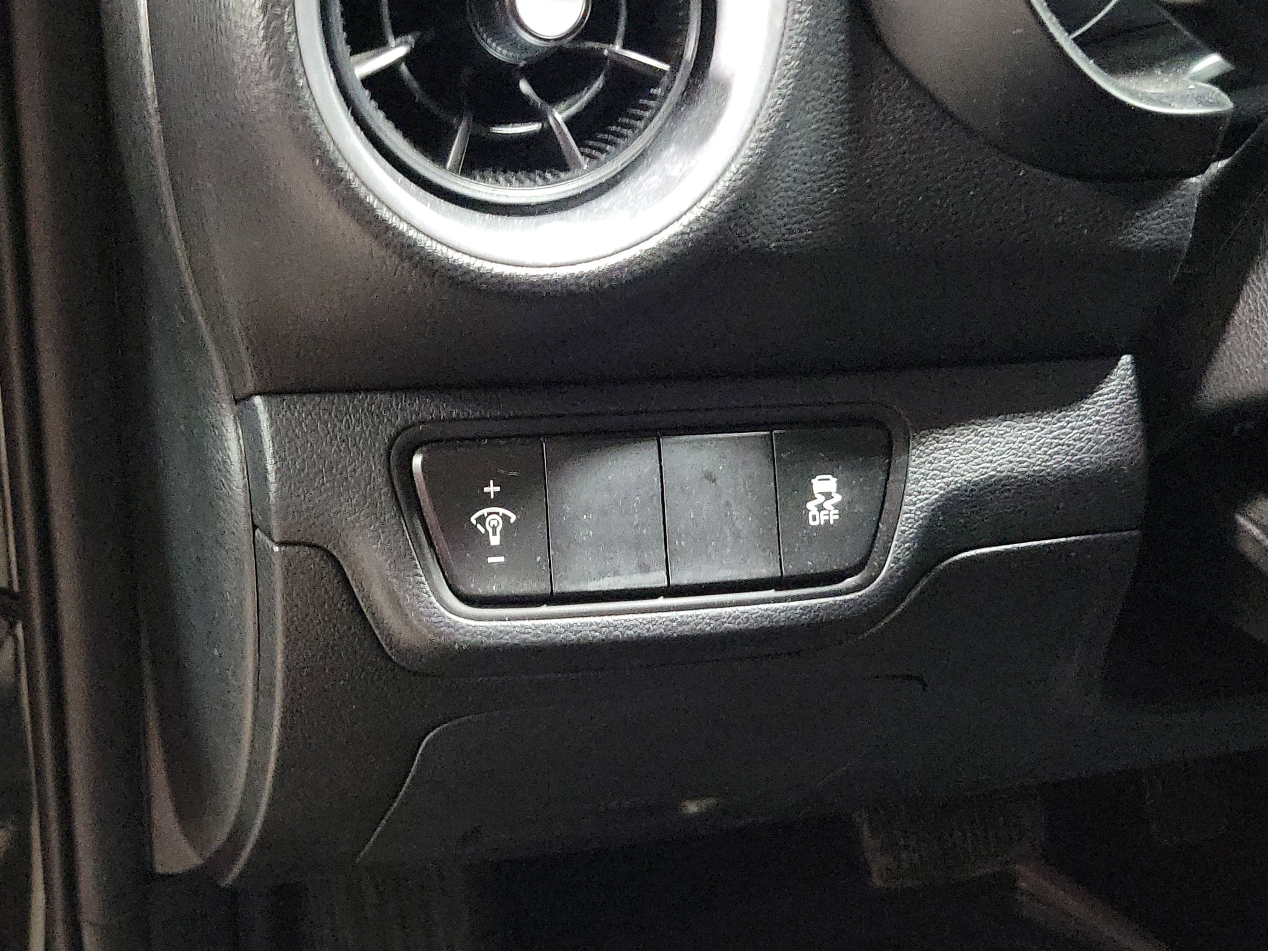 Used 2023 Kia Forte LXS image 18